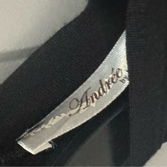 Andree by Unit Black V Neck Tank Keyhole Back Size Medium EUC - Picture 3 of 3